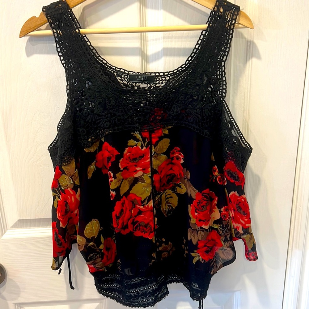 Absolutely gorgeous Guess floral lace top!